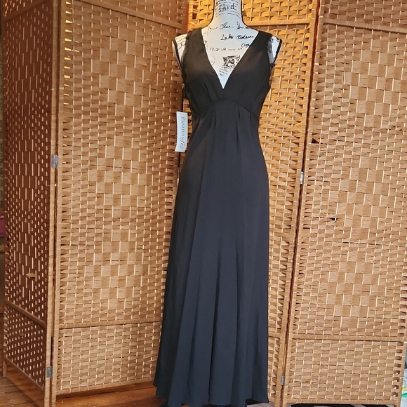 Donna Karan Dresses & Skirts - Donna Karan Elegant Black Long Sexy VNeck Evening Gown With Sheer Detailing Sz S